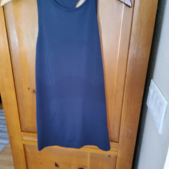 lululemon Swiftly T Back Tank Black Size 6 EUC - Picture 1 of 7